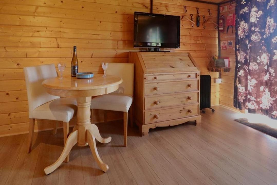 Country Bumpkin - Romantic Couples Stay In Oakhill Cabin Kültér fotó
